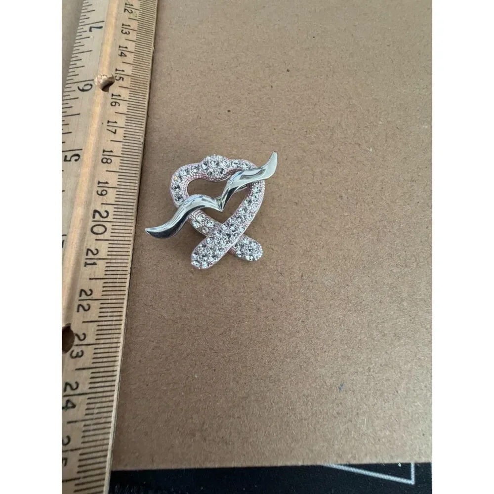 Vintage silver tone ribbon heart rhinestone brooch pin